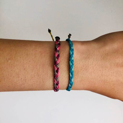 DIY Pura Vida-Inspired Bracelets | How To Make Wax String Friendship Bracelets - MuffinChanel Diy Anklet, Bracelet Thread, String Friendship Bracelets, Inspired Bracelets, Diy Bracelets With String, Basic Bracelet, Ankle Bracelets Diy, Diy Wax, String Bracelets