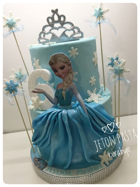 Elsa Pasta, Torte Frozen, Cake Elsa, Elsa Birthday, Frozen Themed Birthday Party, Frozen Birthday Cake, Frozen Cake, Number Cakes, Frozen Birthday Party