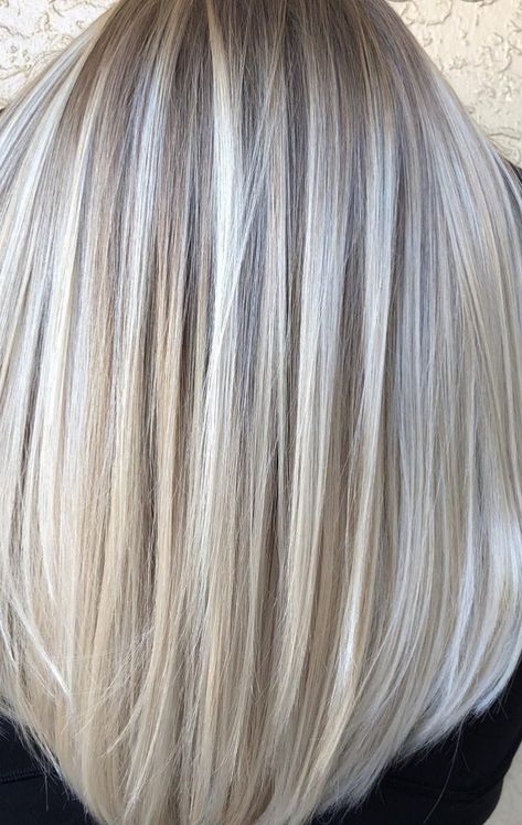 Zoo Hairstyles, Blonde Grey Hair, Blond Închis, Kort Pixie, Hair Elegant, Elegant Girls, Perfect Hair Color, Layered Hairstyles, Silver Hair Color