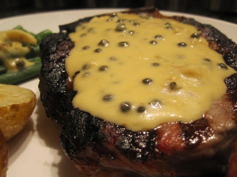 Peppercorn Cream Sauce, Peppercorn Sauce For Steak, Green Peppercorn Sauce, Peppercorn Sauce Recipe, Creamy Peppercorn Sauce, Cast Iron Skillet Recipes Dinner, Best Sauce Recipe, Green Peppercorn, Peppercorn Sauce