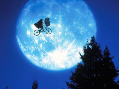 moon Orlando Universal, Steven Spielberg Movies, Et Phone Home, 1980s Childhood, Francois Truffaut, Chris Tucker, Django Unchained, The Truman Show, Moon Silhouette