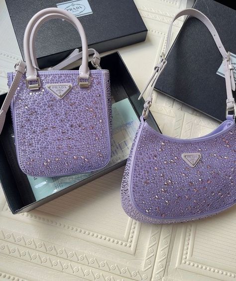 Estilo Blair Waldorf, Bags Purple, Crystal Handbag, Birthday Goals, Dream Bags, Purple Vibe, Pastel Outfit, Crystal Bags, Fancy Bags