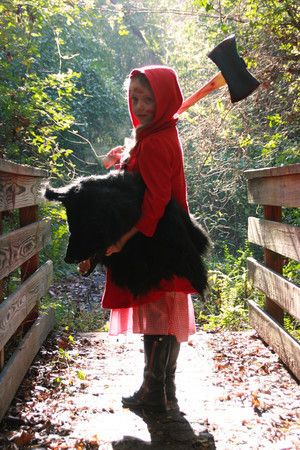 Winners of Patch's Little Pumpkin Costume Challenge with Heidi Klum. Twisted Fairytales, Red Ridding Hood, Hood Girls, Red Riding Hood Costume, Diy Kostüm, Pumpkin Costume, Halloween Costumes Makeup, Fantasias Halloween, Halloween Make Up