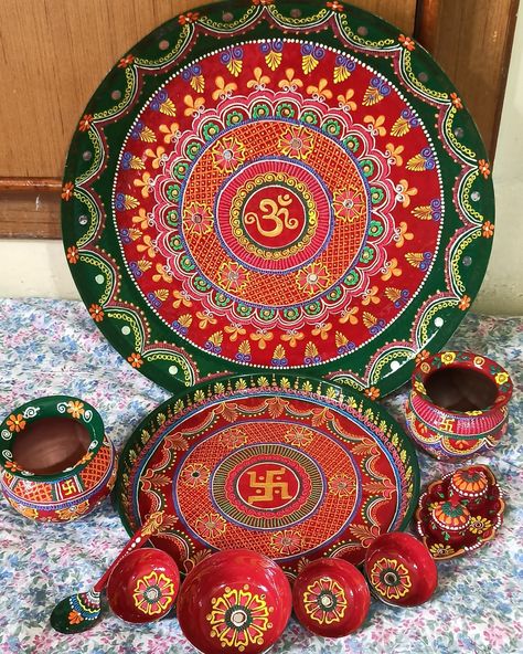 Kalash Painting Design, Aipan Design, Aipan Art, Diy Fall Wedding Decorations, Arti Thali Decoration, Arti Thali, Kalash Decoration, Puja Thali, Handmade Decorative Items