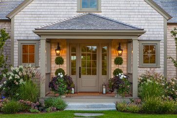 Cute Front Porch. Cottage Home Exterior, Cottage House Exterior, Nantucket Style Homes, Shingle House, Nantucket Home, Entrance Lighting, Casas Coloniales, Front Entrance, Porch Design