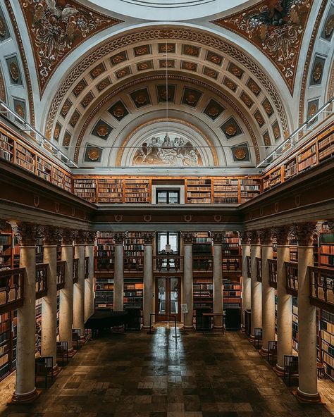 Futuristic Library, Most Beautiful Libraries, Libraries Around The World, Trinity College Library, Beautiful Libraries, Korean Fashion Kpop Inspired Outfits, Building Images, Beautiful Library, College Library