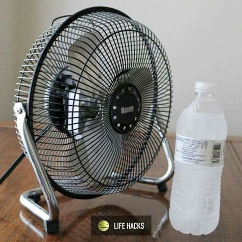 Homemade Air Conditioner, Cheap Air Conditioner, Hvac Training, Diy Air Conditioner, Swamp Cooler, Misting Fan, Dorm Room Hacks, Bottle Of Water, Frozen Water