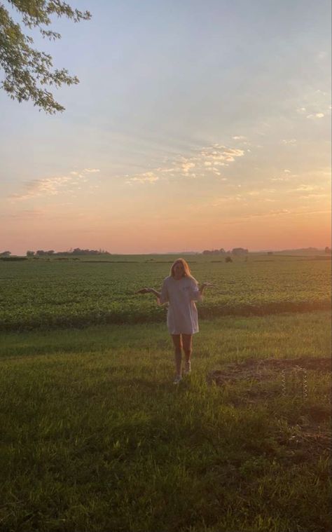 #sunset #oversizedtshirt #iowa #corn #soybeans #cottagecore #farm #indiana #illinois #summer #vibes Indiana Core, Iowa Aesthetic, Indiana Aesthetic, Midwestern Summer, Midwest Core, Indiana Summer, Midwest Summer, Cottagecore Farm, Big T Shirt