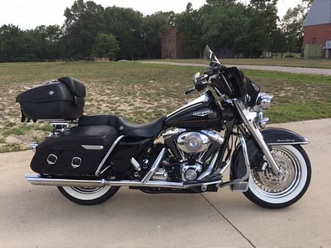 Photo of a 2002 Harley-Davidson® FLHRC/I Road King® Classic Harley Davidson Motorcycles Road King, Harley Davidson Seats, Harley Road King, Harley Davidson Road King, Harley Davidson Knucklehead, Road King Custom, Harley Davidson Baggers, Harley Davidson Fatboy, Road King Classic