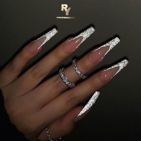 Silver Sparkly Nails, Sparkly Nail Designs, Sliver Nails, Sparkly Acrylic Nails, Silver Acrylic Nails, Prom Nails Silver, Silver Glitter Nails, White And Silver Nails, Broken Nails