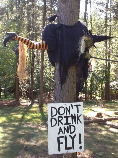 Witch Party Decorations, Halloween Decor Outdoor, Halloween Tattoo Ideas, Scary Halloween Decorations Outdoor, Halloween Decorations Ideas, Halloween Lawn, Halloween Decorations For Kids, Halloween Outside, Halloween Decor Diy