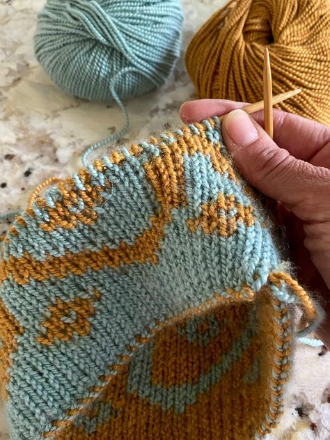 Seeing Double…Double Knitting Change Colors Knitting, How To Change Colors In Knitting, Porcelain Sweater, Double Sided Knitting, Changing Colors In Knitting, Knitting Tricks, Double Knitting Patterns, Knitting Squares, Extreme Knitting