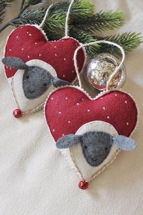 Sewn Christmas Ornaments, Diy Felt Christmas Ornaments, Sheep Crafts, Felt Ornaments Patterns, Felt Crafts Christmas, Felt Christmas Decorations, Christmas Ornaments Homemade, Felt Christmas Ornaments, Christmas Ornament Crafts