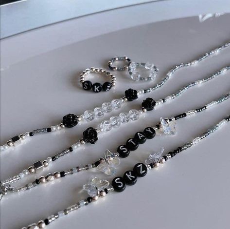 Kpop Bead Necklace, Stay Bracelet Skz, Skz Beaded Jewelry, Kpop Beaded Jewelry, Skz Bracelet Ideas, Skz Diy Ideas, Pulseras Aesthetic Kpop, Kpop Bead Bracelets, Stay Bracelet