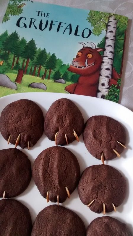 In case you haven’t noticed, World Book day is almost upon. Here is my very easy and most favourite chocolate biscuit recipe with a little Gruffalo twist. You need: 225g Margarine/Butter 115g… Gruffalo Cookies, Gruffalo Biscuits, World Book Day Ideas Activities, Gruffalo Activities Eyfs, Gruffalo Craft, The Gruffalo Activities, World Book Day Activities, Chocolate Biscuit Recipe, Gruffalo Activities