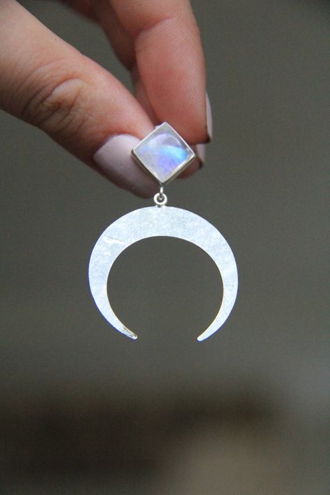 Geometric Silver Jewellery, Rising Moon, Rings Beads, Moon Crescent, Metal Pendants, Crescent Moon Earrings, Fine Silver Jewelry, Gold And Silver Jewelry, Boho Jewellery