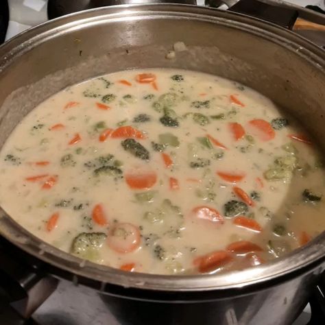 Wisconsin Cheese Soup II Recipe Wisconsin Cheddar Cheese Soup, Wisconsin Cheese Soup Crockpot, Wisconsin Cheese Soup Recipe, Wisconsin Cheese Soup, Cheese Soup Recipe Easy, Wisconsin Beer Cheese Soup, Cheese Soup Recipe, Carrots Broccoli, Quick Soup