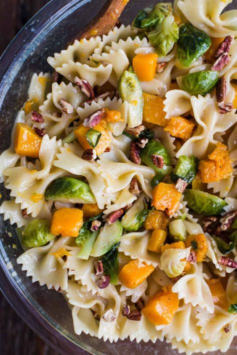 Fall Inspired Pasta Salad- this pasta salad is filled with butternut squash, Brussels sprouts, and a yummy apple cider dressing. Vegan and delicious! Salads For Fall, Thanksgiving Pasta, Fall Pasta Salad, Cider Dressing, Fall Pasta, Italian Salad Recipes, Autumn Salad Recipes, Cold Pasta Salad Recipes, Salads For A Crowd