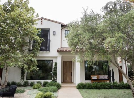 White Stucco Exterior, Mediterranean Homes Exterior, Mission Style Homes, Spanish Colonial Homes, Spanish Revival Home, Colonial Mansion, Colonial Homes, Mediterranean Architecture, Colonial Home