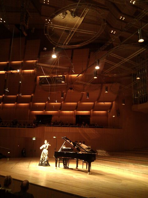 Hilary Core Aesthetic, Orchestra Aesthetic, Grand Piano Room, Musical Academia, Musician Life, Hilary Hahn, Violin Concert, Piano Aesthetic, Piano Girl