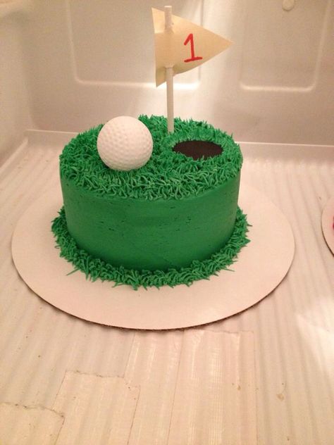 Rand would choose this one FOR SURE. But I think we will wait until 2 or 3 to see if he even likes golf ;-) Smash Cake Hole In One, Hole In One Smash Cake, Golf Cakes For Kids, Golf Smash Cake Baby Boy, Golf Smash Cake, Golf Cake Ideas, Golf Party Ideas, Golf Themed Cakes, Golf First Birthday