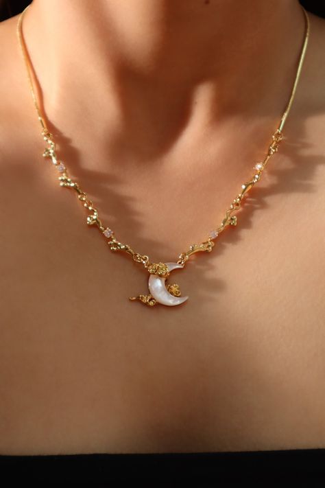 18K Real Gold Plated Diamonds Natural Shell Moon Necklace – Cutethingscommin Moon Necklace Aesthetic, Nature Accessories, Afro Jewelry, Diamond Moon Necklace, Lunar Jewelry, Moon Accessories, Necklace Aesthetic, Fantasy Necklace, Pretty Jewelry Necklaces