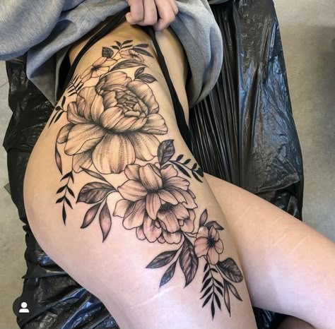 Hip Thigh Floral Tattoo, Big Thigh Flower Tattoo, Hibiscus Flower Tattoos On Thigh, Hip Tattoo Cover Up Ideas, Hip Floral Tattoo, Female Hip Tattoos, Little Tattoos For Women, Floral Hip Tattoo, Upper Thigh Tattoos