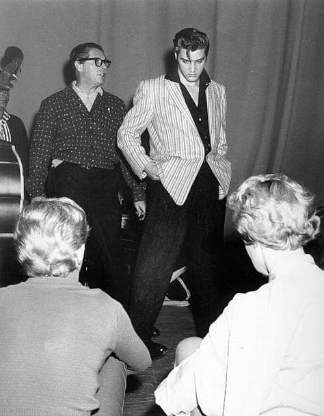 King Elvis Presley, Milton Berle, Sun Records, Young Elvis, Elvis Presley Pictures, Elvis Presley Photos, Jon Bon Jovi, Bon Jovi, Show Photos