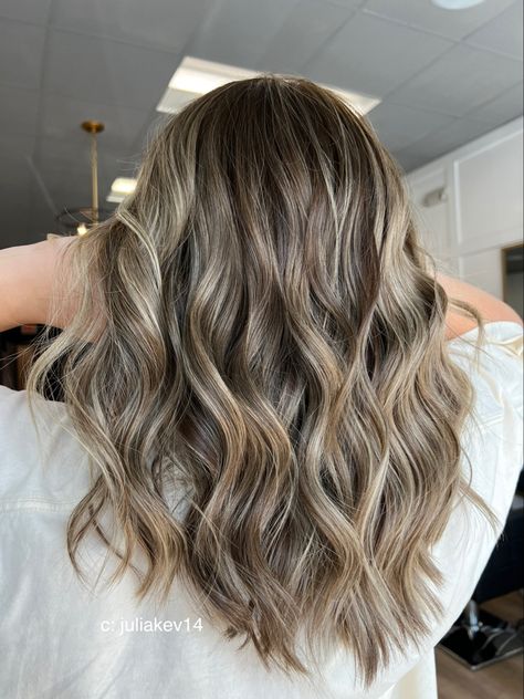 Balayage With Money Piece Short Hair, Reverse Balayage Short Hair, Balayage With Money Pieces, Balayage Hair With Money Piece, Reverse Balayage Before And After, Reverse Balayage Blonde To Brown, Balayage With Money Piece, Balayage On Short Hair, Balayage Before And After