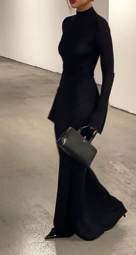 Club Dresses Black, Backless Bodycon Dresses, Elegant Lady, Flare Sleeves, Pinterest Outfits, Club Dresses, Modest Dresses, Black Outfit, Flared Sleeves