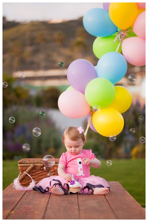 Bubbles Photoshoot, Bubbles Balloons, First Birthday Portraits, Twin Baby Photography, Photo Bubbles, Birthday Portraits, Birthday Picture, One Year Birthday, Tattoo Photography