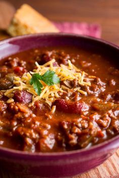 Homemade Chili Recipe Crockpot, Homemade Crockpot Chili, Red Chili Recipes, Gluten Free Chili Recipe, Chili Sweet, Crock Pot Chili, Homemade Chili Recipe, Slow Cooker Turkey Chili, Slow Cooker Chili Recipe