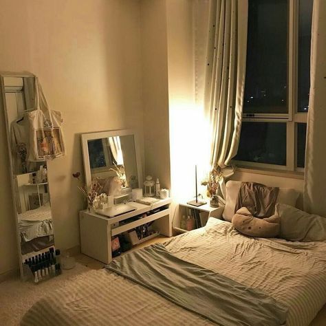 Beautiful Bedroom Designs, Kitchen Apartment, Vintage Apartment, Trendy Apartment, Dekorasi Kamar Tidur, Apartment Bedroom, Aesthetic Rooms, Bedroom Vintage, Small Room Bedroom