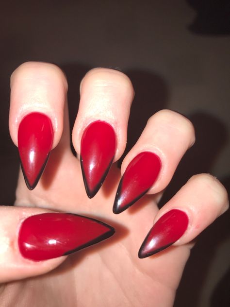 Sharp Claws Nails, Demon Claws, Cat Claw Nails Stilettos, Vampire Claws Nails, Talon Claw Rings, Stiletto Acrylic Nails, Sharp Claws, Red And Black, Black Stripes