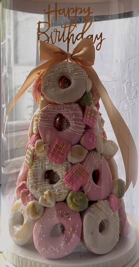 Donut Stack Birthday Cake, Doughnut Tower Birthday, Doughnuts Wedding, Donut Birthday Cake, Donut Tower, Cake Tower, Christmas Donuts, Diy Donuts, Wedding Donuts