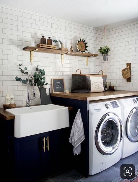 Farmhouse Laundry Room Ideas, Modern Farmhouse Laundry Room, Laundry Room Decorating, Laundry Room Sink, Bedroom Minimalist, Farmhouse Laundry, Modern Laundry Rooms, Farmhouse Laundry Room, Laundry Room Inspiration