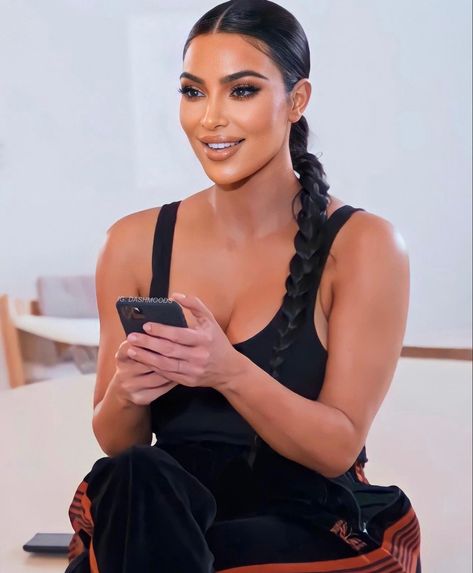 Kim Kardashian Braids, Kardashian Braids, Look Kylie Jenner, Looks Kylie Jenner, Kardashian Hair, Kim Kardashian Dresses, Kim Kardashian Outfits, I Love Her So Much, Kardashian Outfit