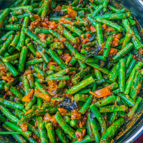 Tomato Braised Green Beans (South Indian style) Beans Indian Recipe, Beans Recipe Indian, Green Beans Recipe Indian, Indian Green Beans, Indian Beans Recipe, Green Beans Salad, Salad Indian, Ground Beef Breakfast, Beans Salad