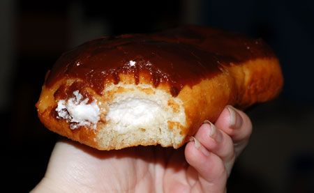 Cream Filling Recipe, Cream Filled Donuts, Doughnut Recipe Easy, Breakfast Donuts, Homemade Donuts Recipe, Homemade Doughnuts, Filled Donuts, Homemade Donuts, Doughnut Recipe