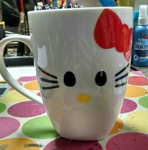 Hello kitty mug. I used sharpie oil based paint markers. They wont wash off. Pottery Mug Painting, Pottery Mug Painting Ideas, Hello Kitty Pottery, Marker Projects, Mug Painting, Hello Kitty Painting, Kitty Painting, Hello Kitty Mug, Hello Kitty Images