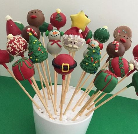 Cake Pops Display Ideas, Glitter Cake Pops, Snowman Cake Pops, Cook Ideas, Grinch Cake, Diy Cake Pops, Treat Business, Christmas Bakes, Christmas Tree Brownies