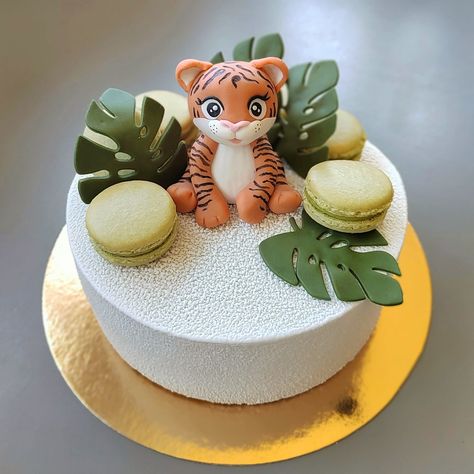 Matcha sponge layered with matcha mousse, adzuki beans and velvet coating. Decorated with tiger in modelling paste and matcha macarons. Tiger Cakes For Kids, Cute Tiger Cake, Tiger Cake Ideas, Tiger Cakes, Tiger Birthday Cake, Cake With Macarons, Matcha Macarons, Baby 1st Birthday Cake, Matcha Mousse