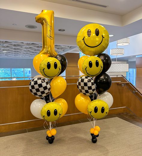 😊 One Happy Dude 🖤 . . . #torontoballoons #gtaballoons #gtaballoonsdelivery #kleinburgballoons #mississaugaballoons #northyorkballoons #mississaugamoms #torontomoms #richmondhillmoms #balloonbunches #onehappydude #onehappydudebirthday #smiley #smileyface Toronto balloons, gta balloons, balloon garland, engagement balloons, balloon bunches, balloon bouquet, one happy dude, smiley face, groovy Smiley Face Balloon Bouquet, Happy Face Balloon Garland, Smiley Face Balloon Garland, Smiley Face Balloon Arch, Smiley Face Balloon, Balloon Bunches, Engagement Balloons, One Happy Dude, Balloon Bouquet