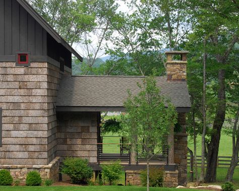 Poplar Bark Siding Design..we have this on the house we r getting ready to purchase..just getting ideas Bark Siding, Rustic Entry, Traditional Porch, Shingle House, Banner Elk, Rustic Porch, Shingle Siding, Front Porch Design, Interior Design Rustic