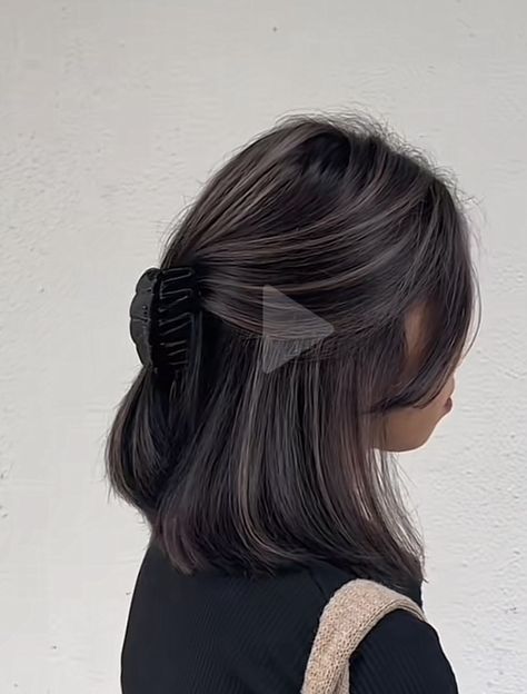 Medium Hair With Highlights, Korean Balayage Hair, Baby Lights On Dark Hair, Asian Balayage Hair, Undertone Hair, Medium Hair Highlights, Ash Brown Hair With Highlights, Asian Hair Highlights, Hair Color Ideas For Asian