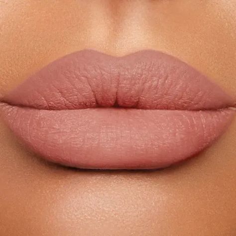 Lip Cheat Pillow Talk Model Pink Lip Liner, Pink Lips Art, Pale Pink Lips, Charlotte Tilbury Lip, Bright Pink Lips, Pink Lips Makeup, Light Pink Lips, Lip Liner Pencil, Hot Pink Lips