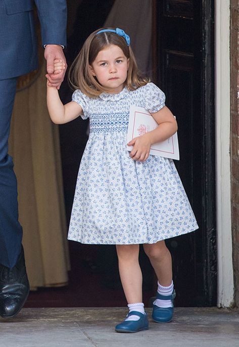 princess-charlotte-middle-parting Princess Charlotte Dresses, Prince William Family, Princesa Charlotte, Prince Louis, Elisabeth Ii, Royal Babies, Duchess Kate, Princess Charlotte, Prince George