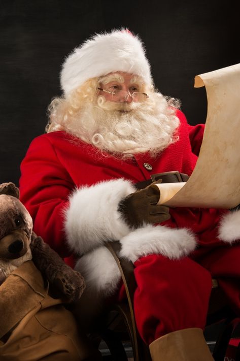 Portrait of santa claus reading big lett... | Premium Photo #Freepik #photo #christmas #winter #merry-christmas #new-year Father Xmas, Santa Claus Pictures, Handsome Bearded Men, Red Studio, Santa Claus Costume, Funny Santa Claus, Christmas Portraits, Santa Photos, Red Costume