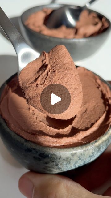 Healthy Dark Chocolate Snacks, Dark Chocolate Desserts, Healthy Chocolate Desserts, 3 Ingredient Desserts, Vegan Chocolate Mousse, Can Black Beans, Chocolate Mousse Recipe, Mousse Recipes, Healthy Sweets Recipes