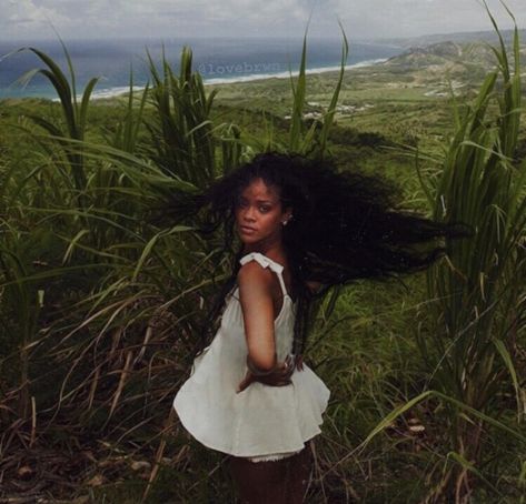 Rihanna Style, Black Femininity, Foto Art, Looks Black, Island Girl, Christina Aguilera, Mode Inspo, The Grass, Aaliyah